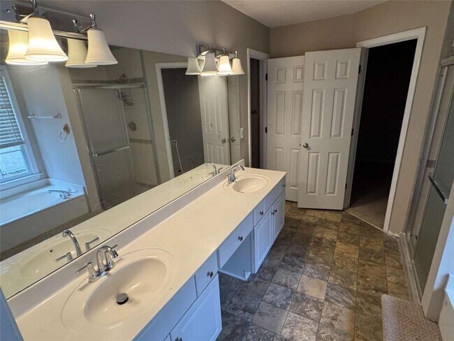 Building Photo - 875 Eagle Creek Dr NW