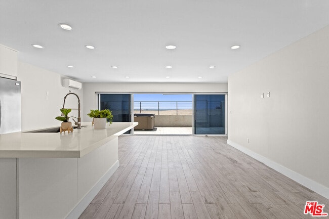 Building Photo - 6955 Trolleyway S