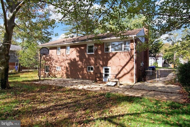 Building Photo - 6807 Dean Dr
