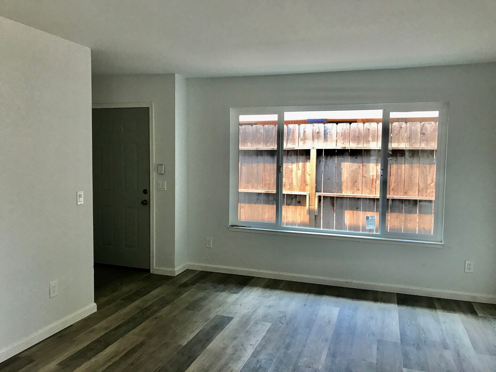 Building Photo - 515 Semple St