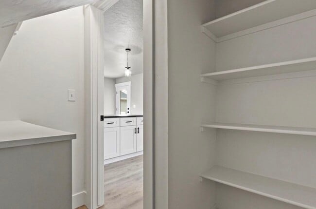 Building Photo - 465 S 3rd E St