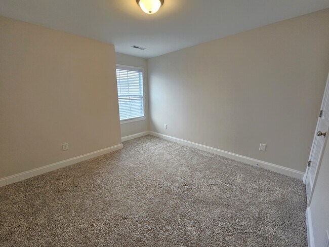 Building Photo - 9 Red Lion Rd