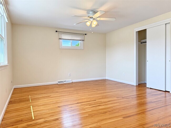 Building Photo - 220 Garden Pkwy