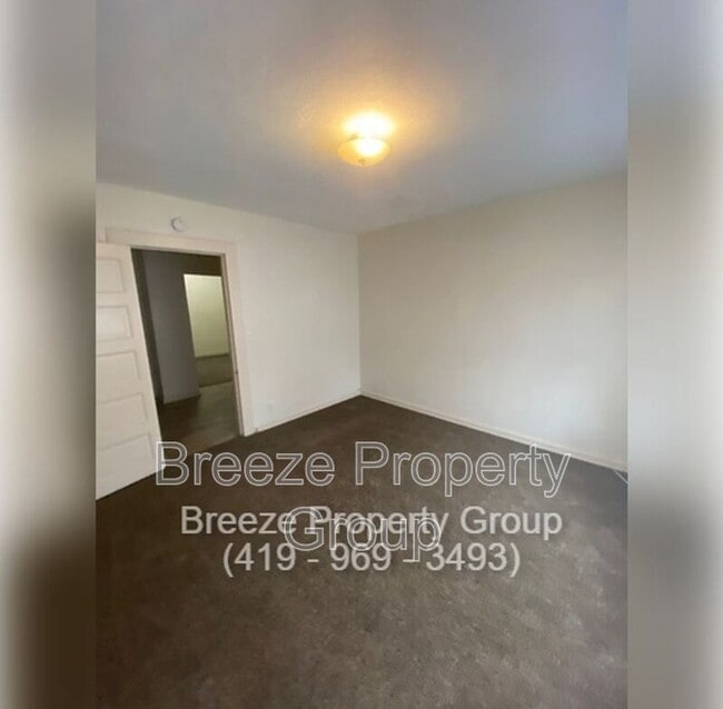 Building Photo - 319 N Detroit Ave
