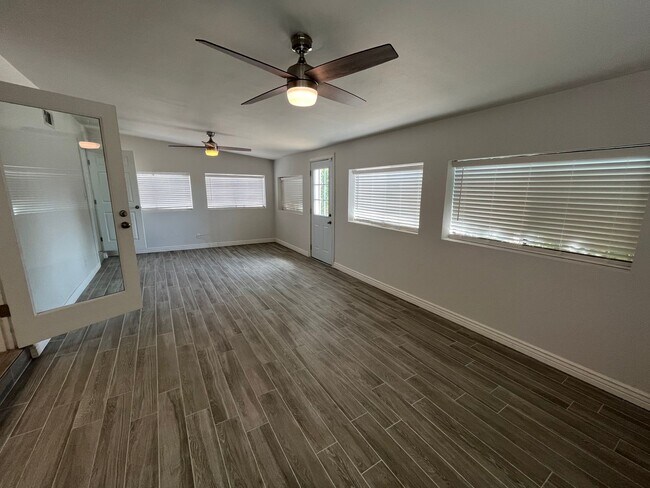 Building Photo - Beautiful Three Bedroom Scottsdale House w...