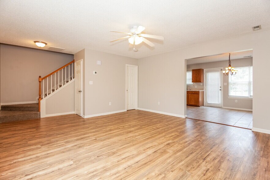 Building Photo - 715 Almora Dr
