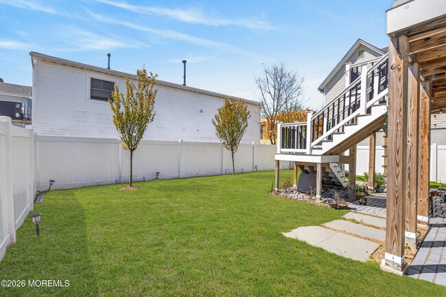Building Photo - 27 5th St