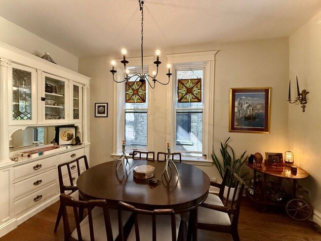 Building Photo - Fully Furnished 4-Bed, 2-Bath MAGNIFICENT ...