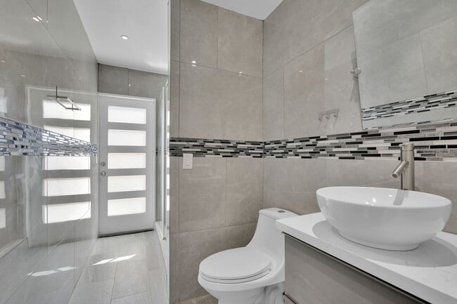 Building Photo - Fully Remodeled 4-Bedroom Single-Story ADU...