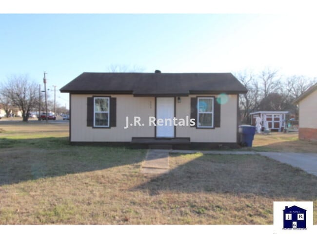 Primary Photo - 503 W Washington Ave