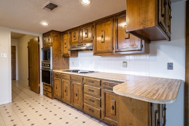 Building Photo - 4721 W Dengar Ave
