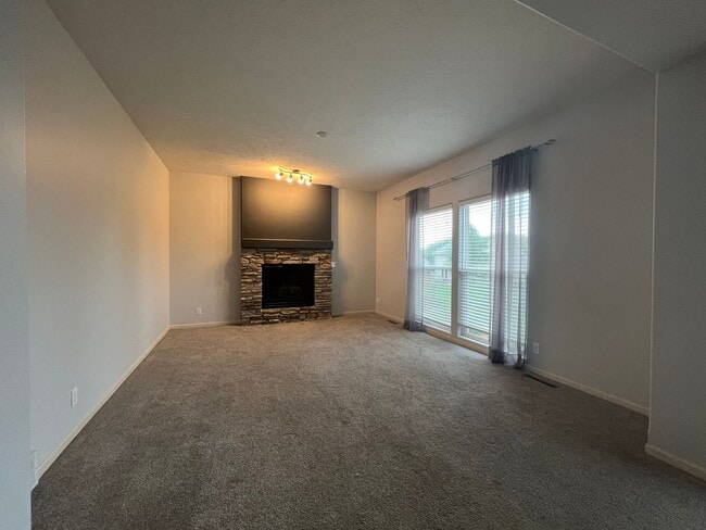 Building Photo - Must See Elkhorn Home!!