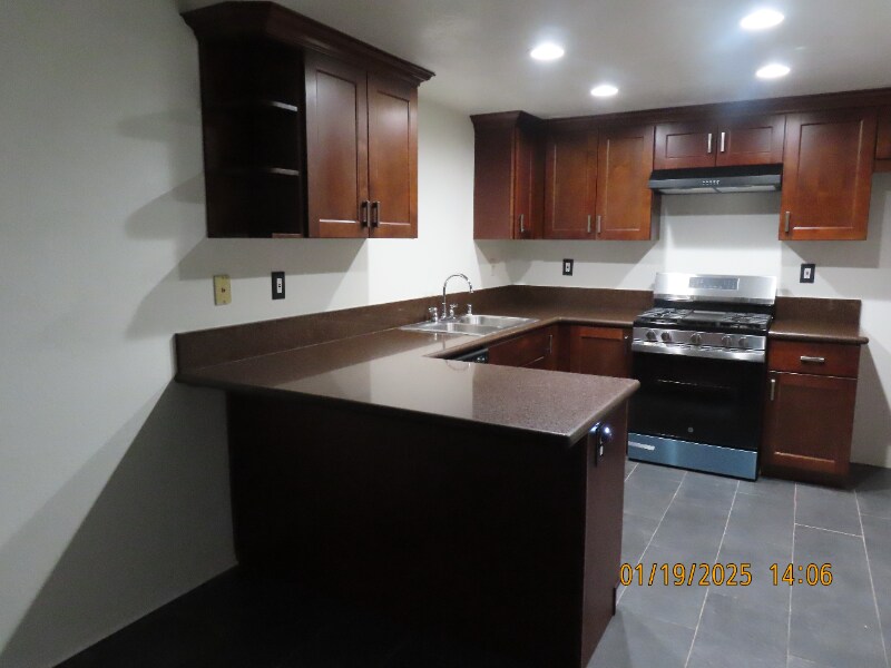 Building Photo - 751 Higgins Rd