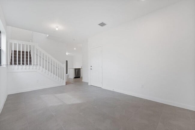 Building Photo - 286 SW 159th Dr