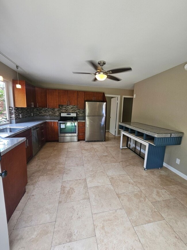 Building Photo - 1 bedroom in the heart of Lahaina