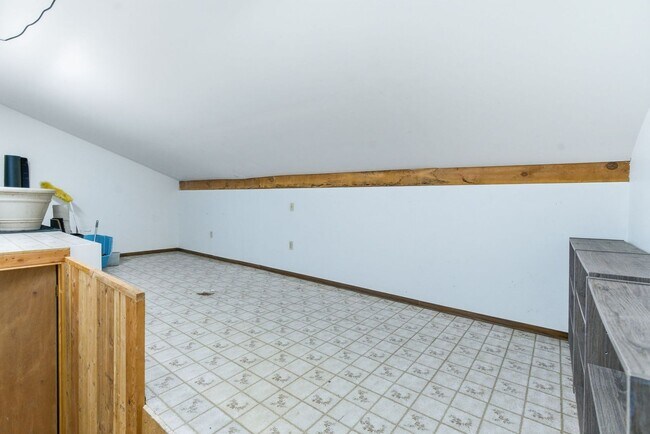 Building Photo - Spacious Bainbridge Island Home