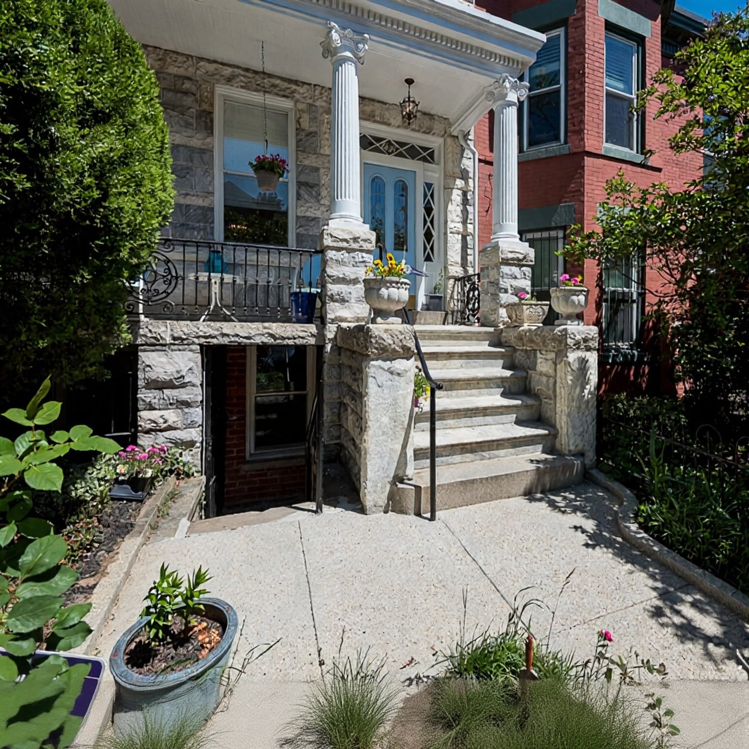 Building Photo - 723 5th St NE