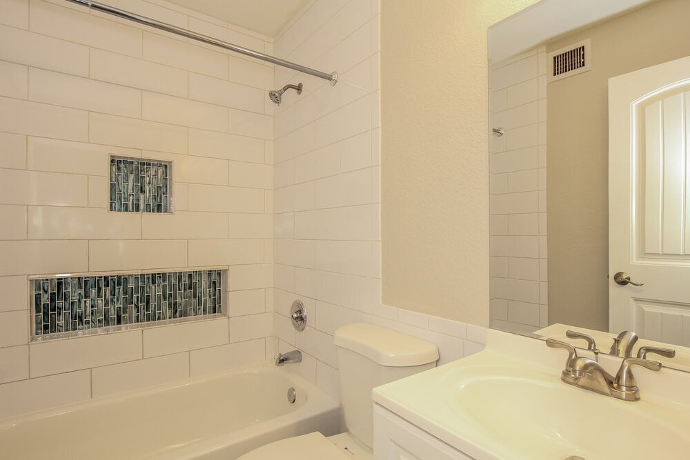 Building Photo - 921 S Val Vista Dr