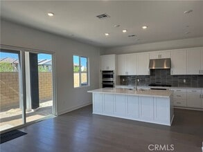 Building Photo - 114 Pansy