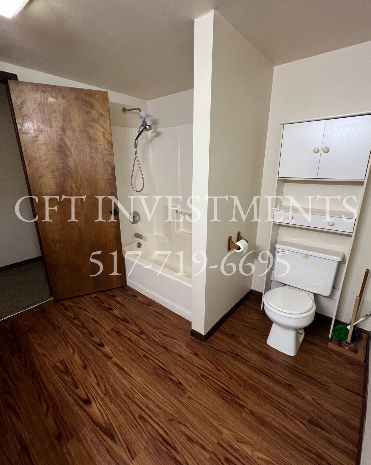 Main Bath - 14360 S Grange Rd