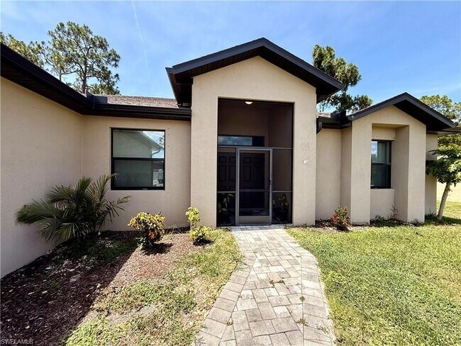 Building Photo - 5560 Belrose St