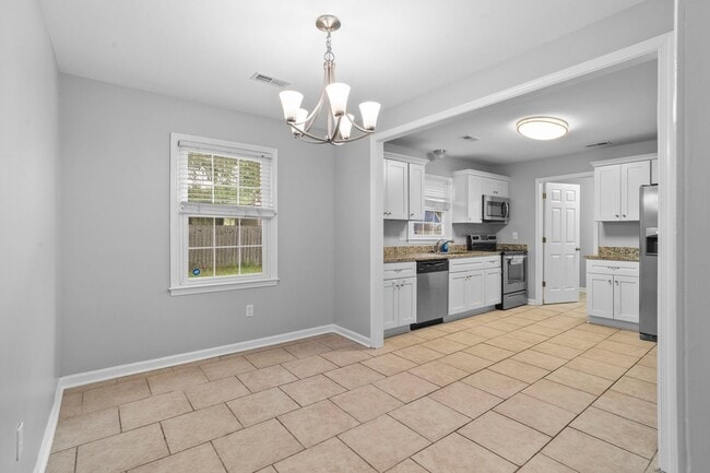Building Photo - Newport News Rancher 3 BR 2 BA Culd-de-sac