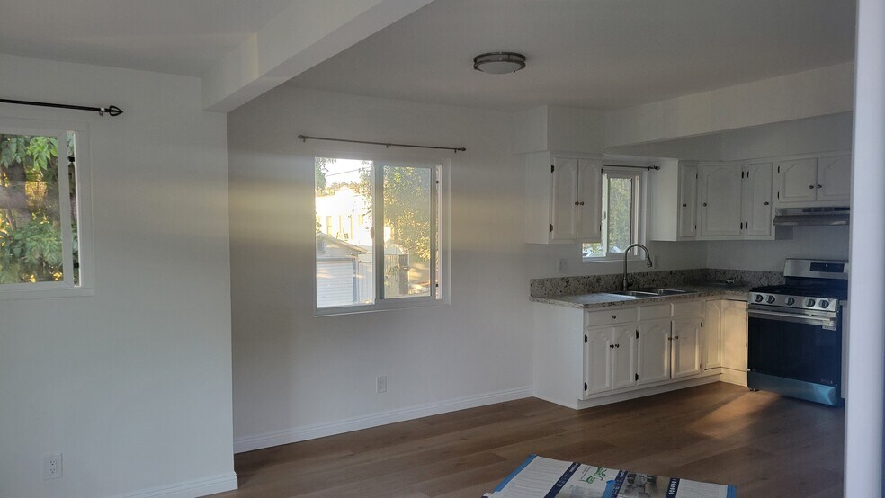 Building Photo - 1160 Sanborn Ave