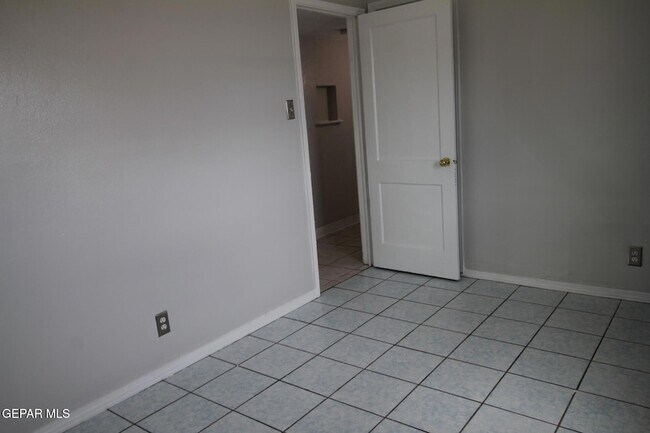Building Photo - 906 Geronimo Dr