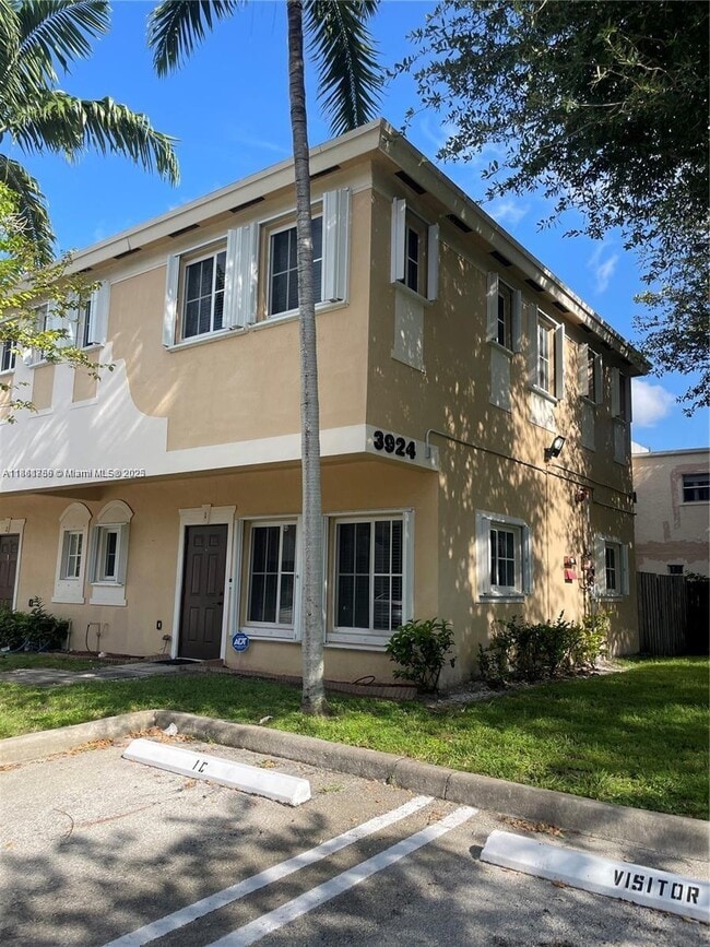 Primary Photo - 3926 SW 52nd Ave