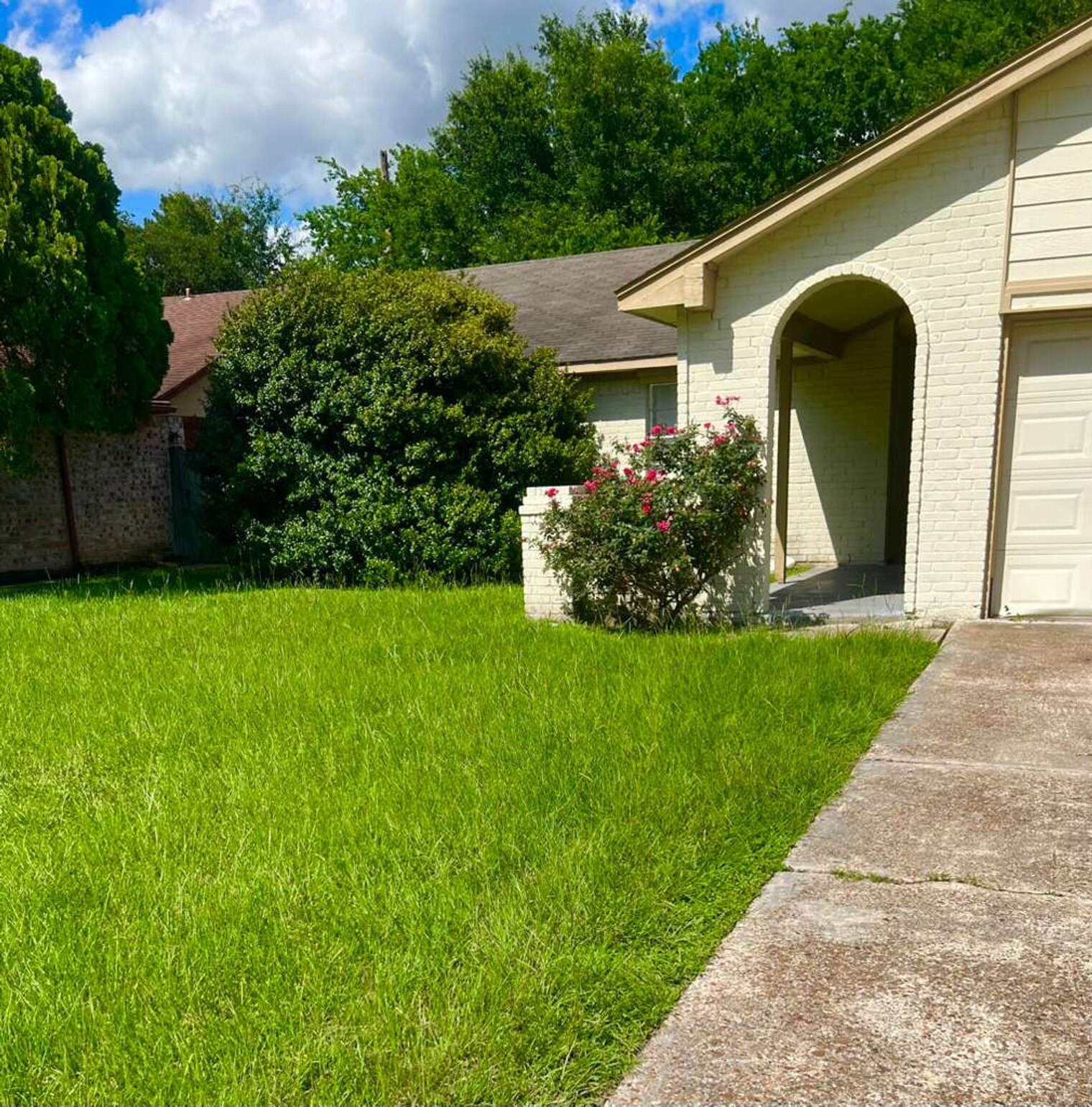 Building Photo - 10777 Spring Cypress Rd