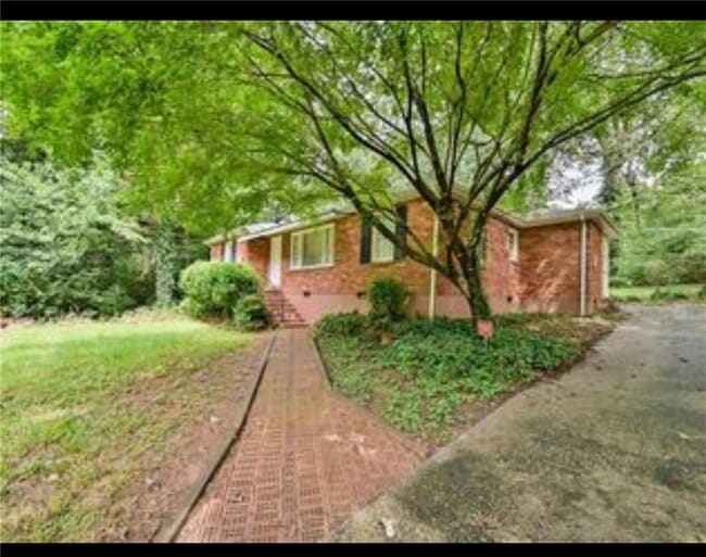 Primary Photo - 1146 Clearview Dr NE