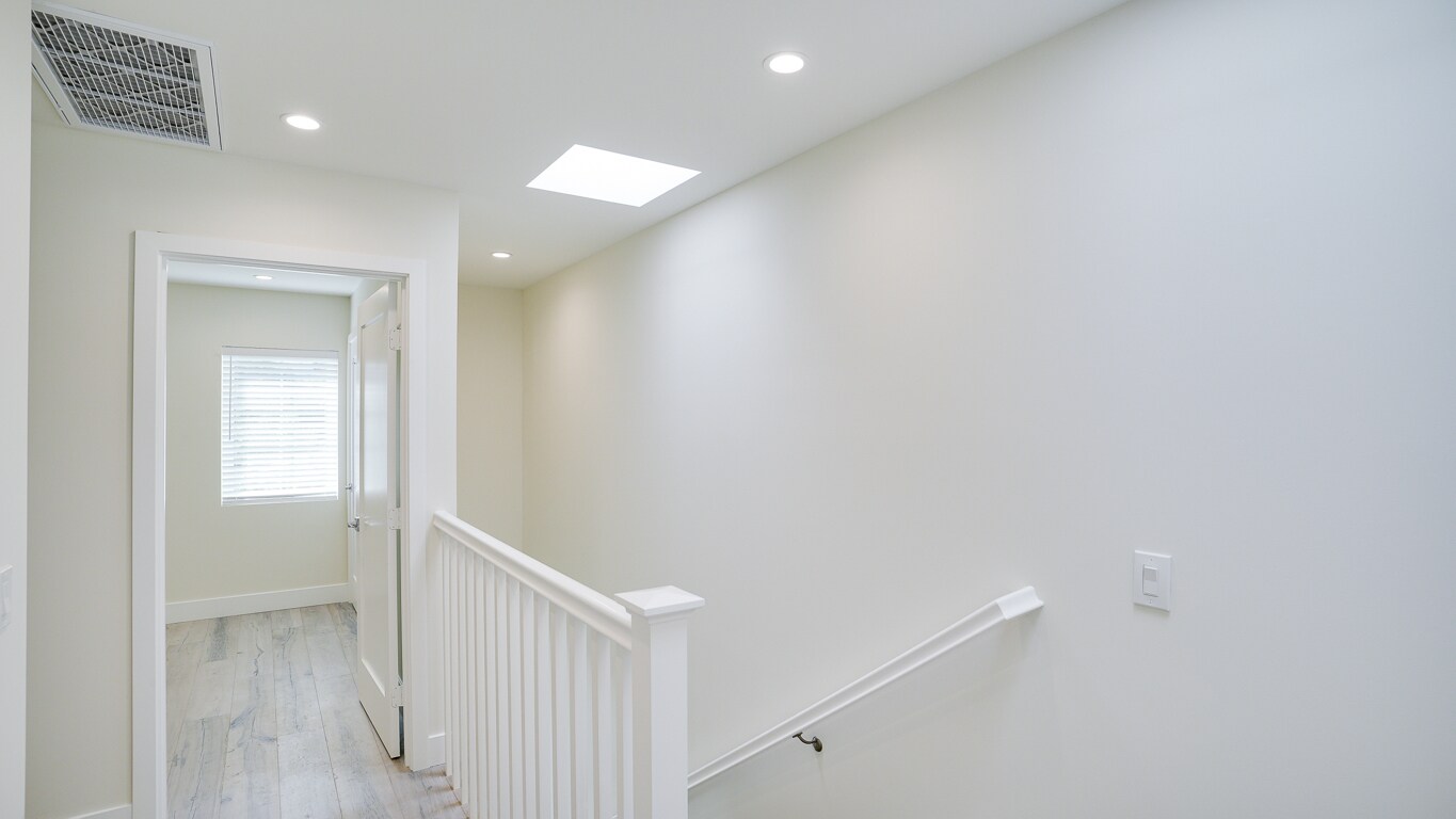 Building Photo - 3938 S Victoria Ave