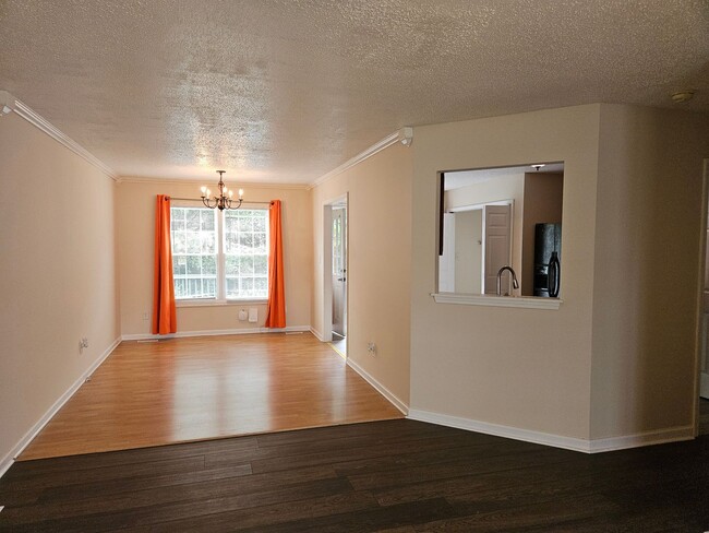 Building Photo - New Listing!!