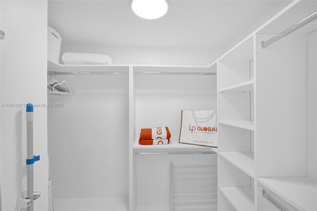 Building Photo - 2501 S Ocean Dr