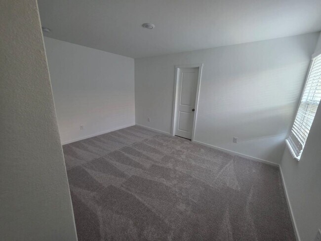 Building Photo - NEWLY BUILT 3 bedroom 2.5 Bath Single fami...