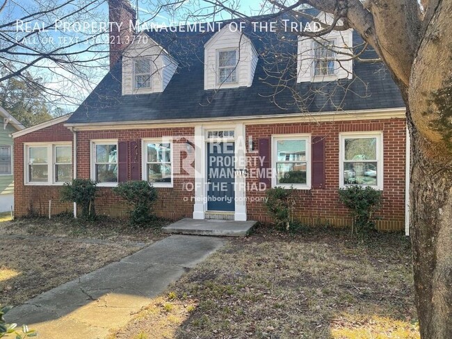 Primary Photo - * Move-in Special* Cozy 3 Bedroom/ 2 Bath ...