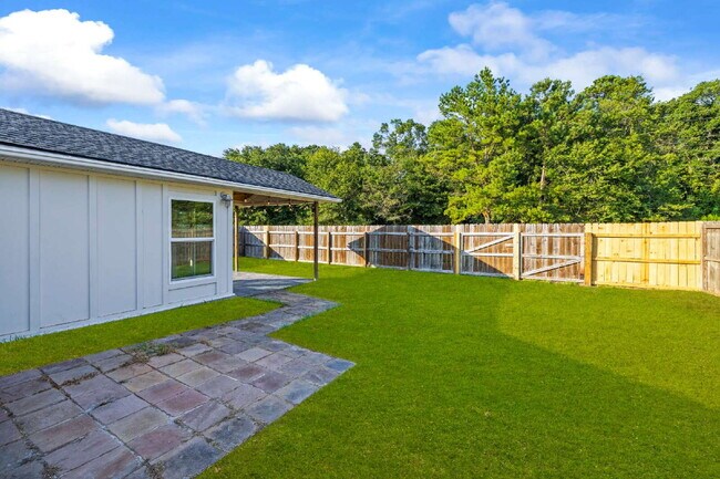 Building Photo - Stylish 3 Bed, 2 Bath Renovated Duplex in the Heart of Rincon!