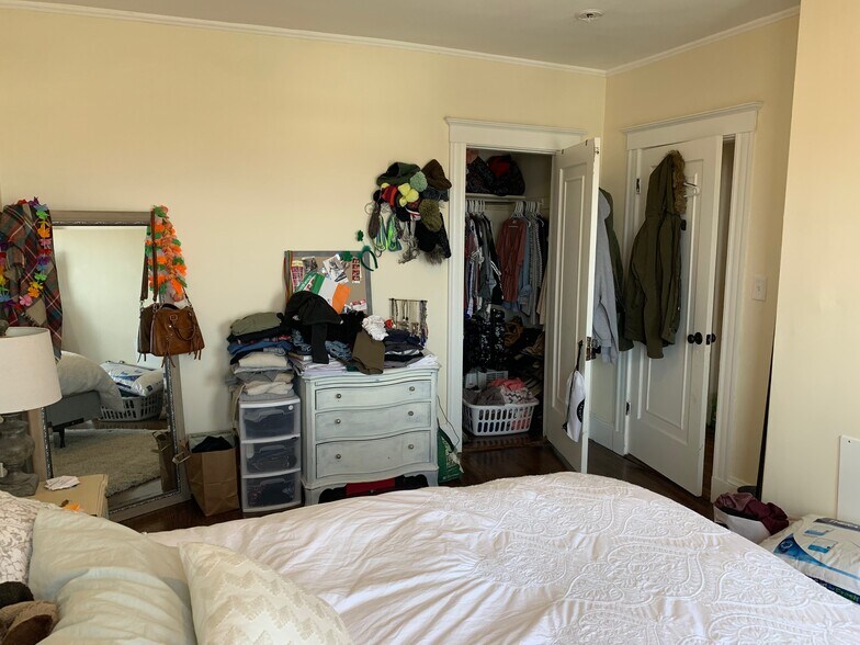 Building Photo - 399 Broadway