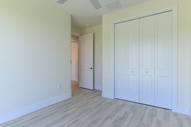 Building Photo - PET FRIENDLY BRAND-NEW LUXURY EXECUTIVE HOME