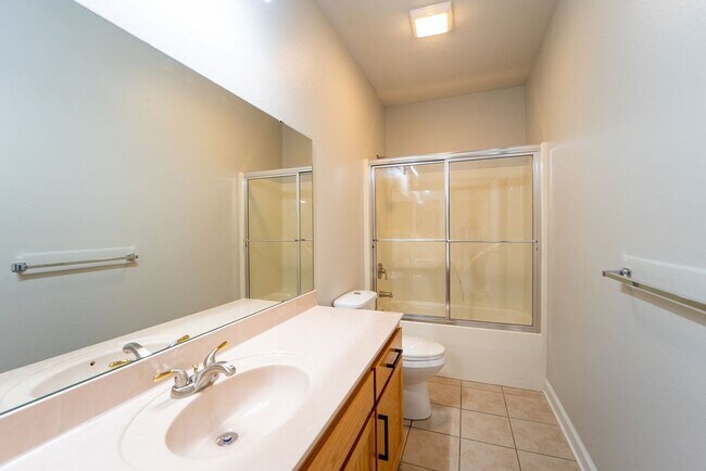 Building Photo - Charming 4 bedroom, 2 bathroom located in the picturesque Hot Springs Village