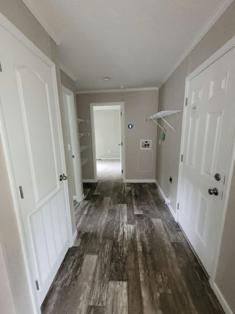 Building Photo - 658 Sound Ave