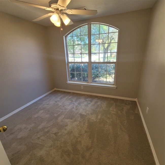 Building Photo - 2402 Montana Blue Dr