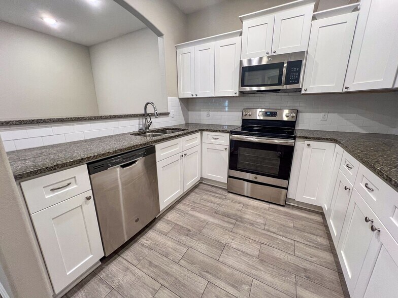 Building Photo - 9820 Mylea Cir