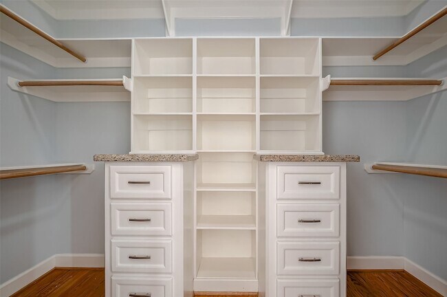 Building Photo - 2802 Morrison St