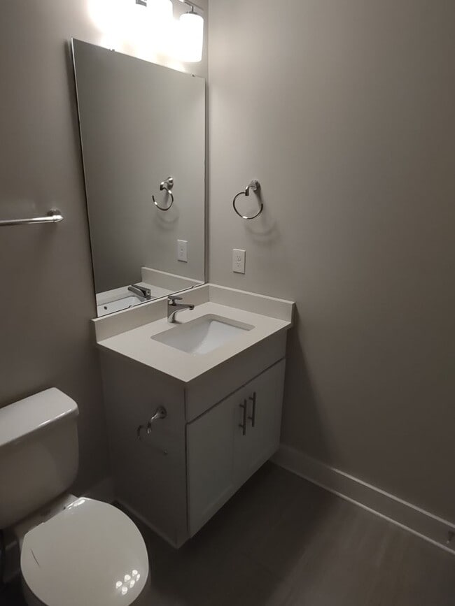 Building Photo - Pristine, move in ready Townhome located i...