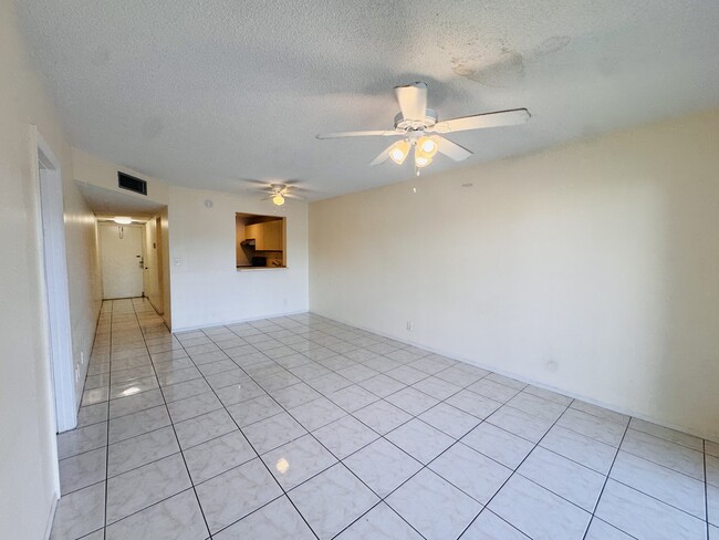 Building Photo - 8025 S Colony Cir