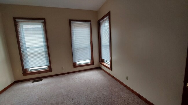 Building Photo - 118 King Ave