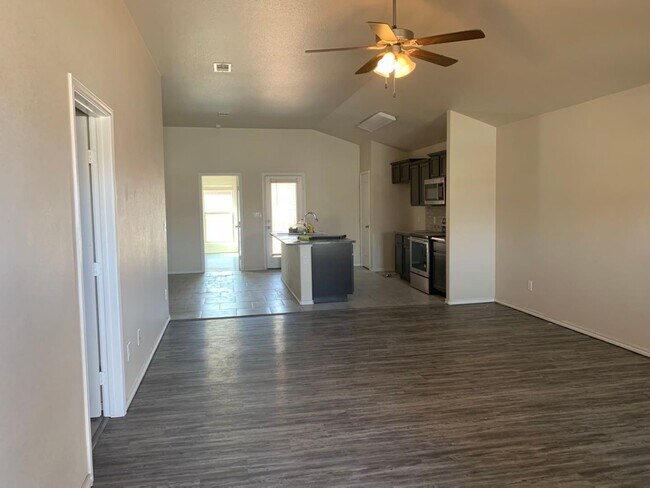 Building Photo - House For Lease in Odessa