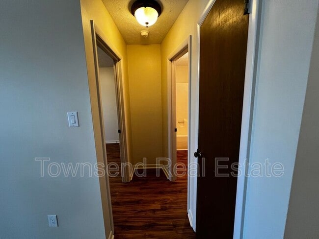 Building Photo - 2704 Helaman Ct