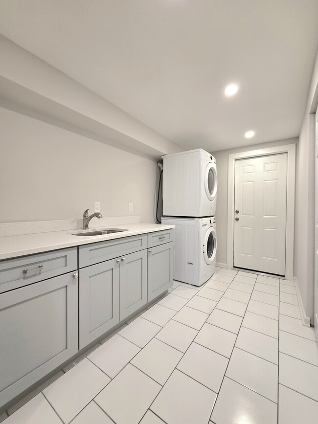 Building Photo - 10810 Norman Ave